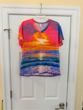 Ladies Size Medium "CHICYEA" Vivid Sunset Beach V‑Neck Tee - Pink & Blue GUC